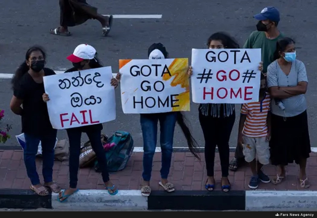 Protestors with banners of ' gota go home' outside sri lankan prseident's house
